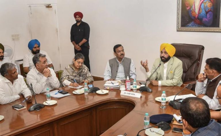 gq7gl1eg_punjab-cm-bhagwant-mann-meeting_650x400_17_March_22