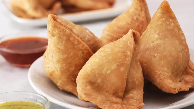 09_04_2024-09_04_2024-condom_in_samosa_9351942