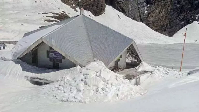 04_05_2024-04_05_2024-hemkund_sahib_23702347_9359784