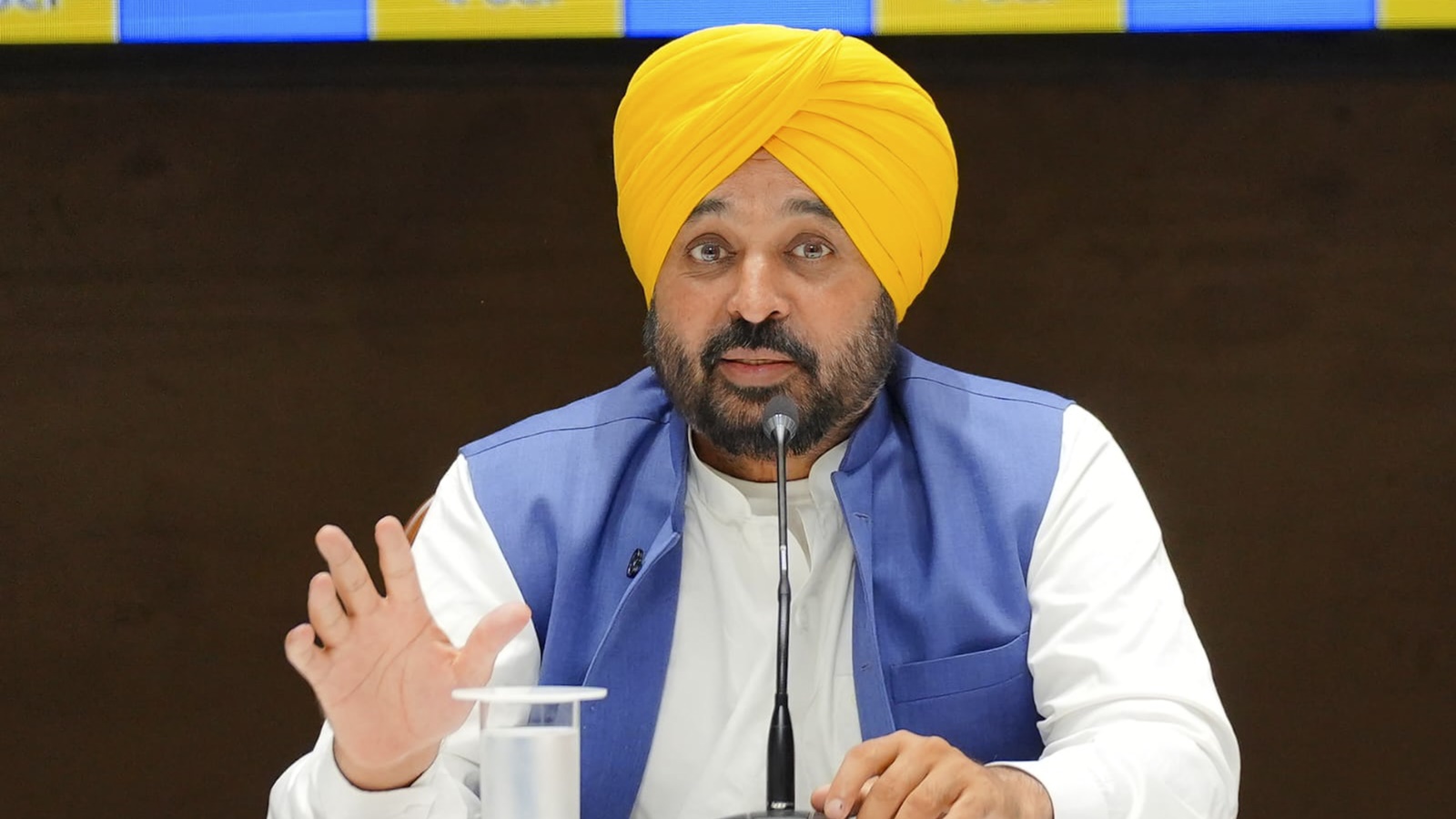 Mann meets AAP legislators and office bearers