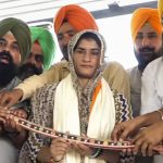 Olympian-Vinesh-Phogat-being-felicitated-at-a-farmers-rally
