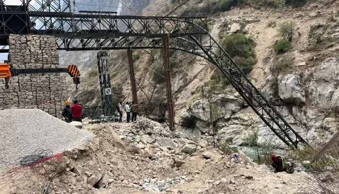 under-construction-iron-bridge-collapsed-in-chamoli-before-hemkund-sahib-yatra-start-1436497145
